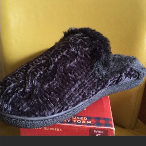 Memory foam, no slip faux fur slippers ONLY $7 when bundles W/4 or more items! - Picture 6 of 10